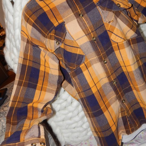 Cabella's Long Sleeved Flanel Button up Shirt - Picture 2 of 7